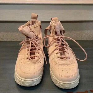 Like new! NIKE AIR SF AF-1 Women’s High Top Sneakers